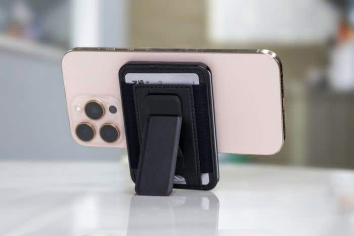 BrandCharger pasjeshouder Wally Stand Pro | Gerecycled | 6 pasjes | Telefoonhouder