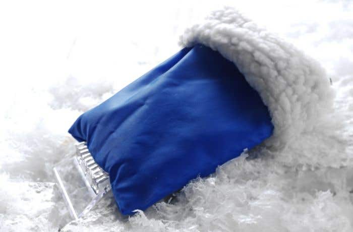 IJskrabber met handschoen