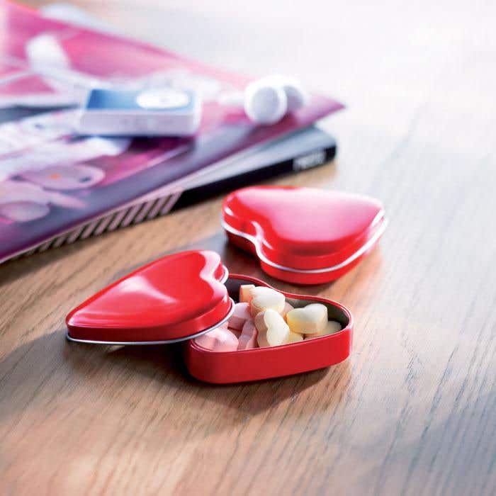 Snoepjes in metalen doosje